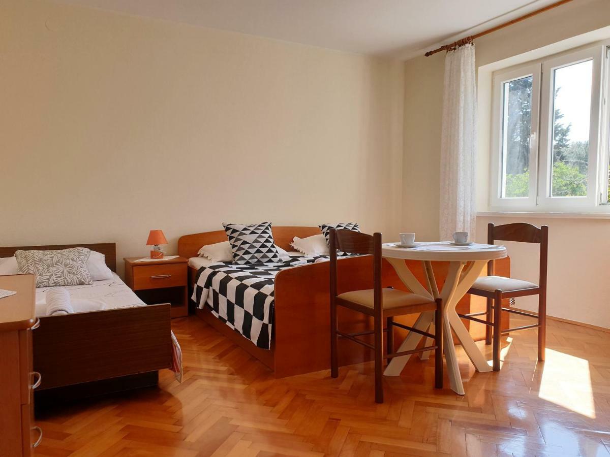 Guest House Miro โนวาลยา ภายนอก รูปภาพ