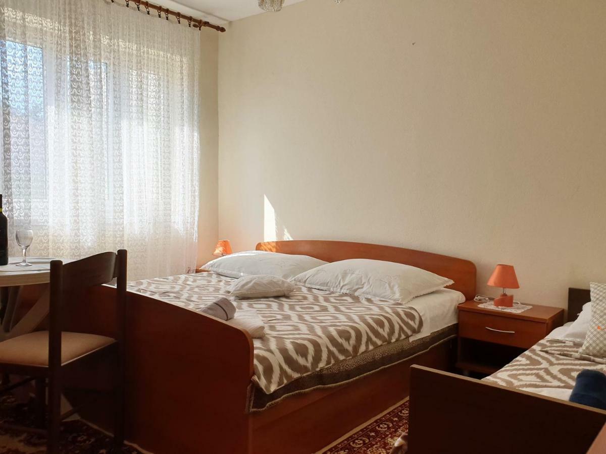 Guest House Miro โนวาลยา ภายนอก รูปภาพ