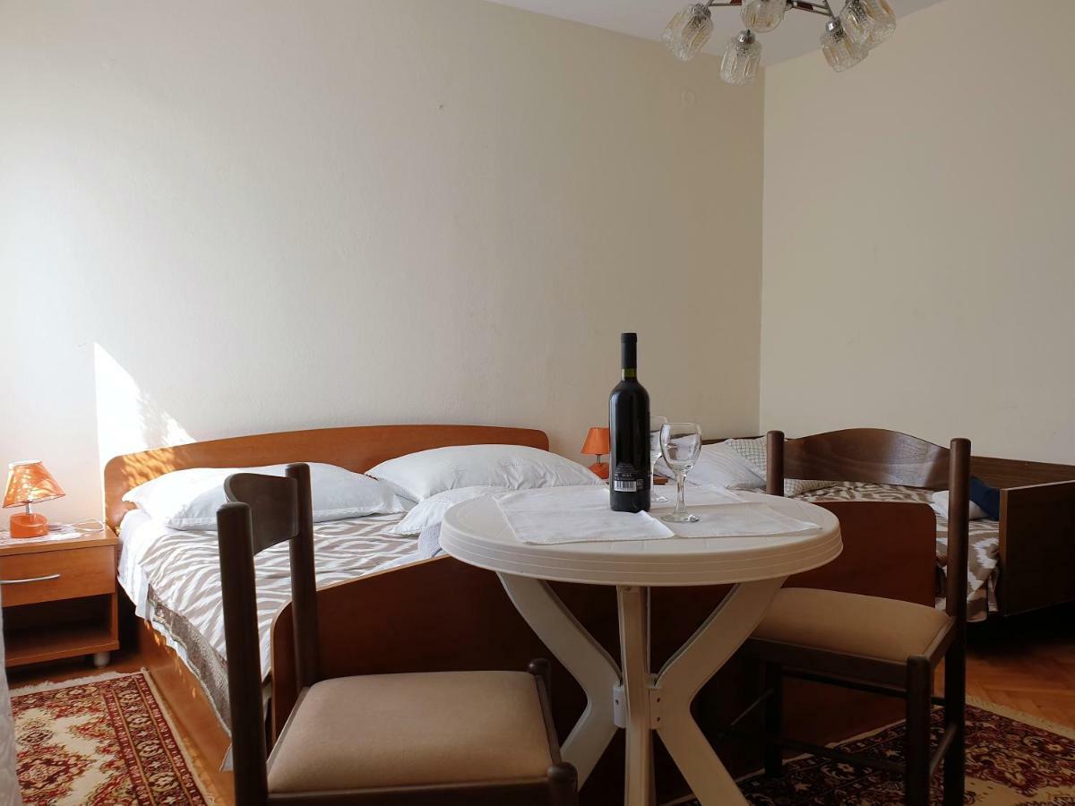 Guest House Miro โนวาลยา ภายนอก รูปภาพ