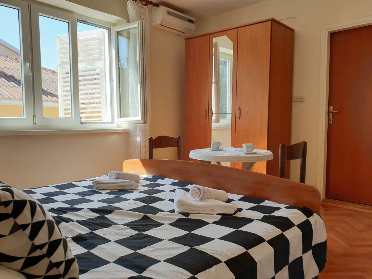 Guest House Miro โนวาลยา ภายนอก รูปภาพ
