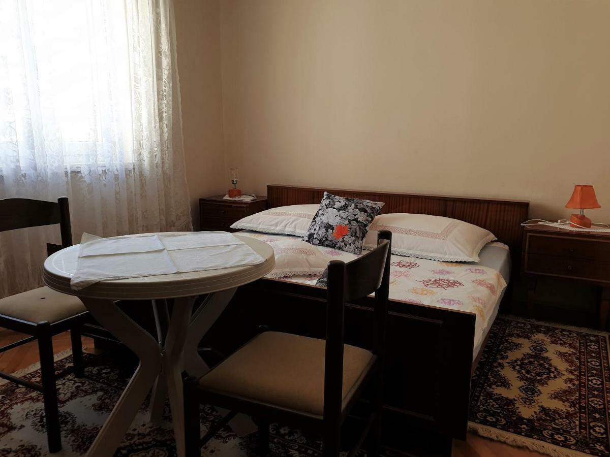 Guest House Miro โนวาลยา ภายนอก รูปภาพ